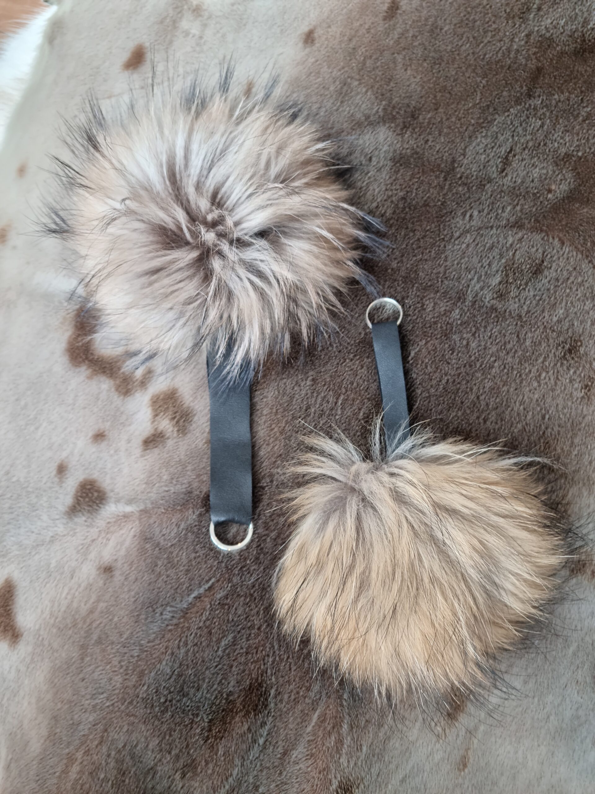 Keychain with fox fur pom pom